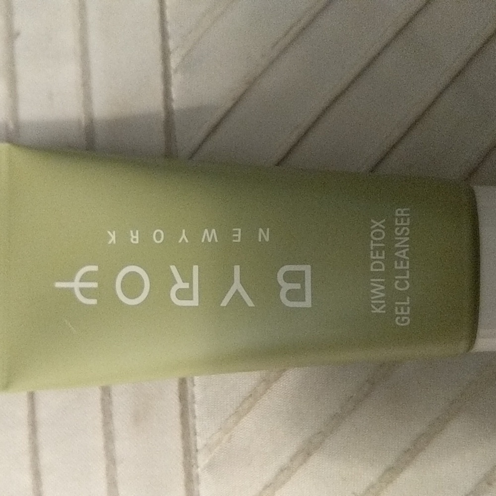BYROE Gel Cleanser NWT